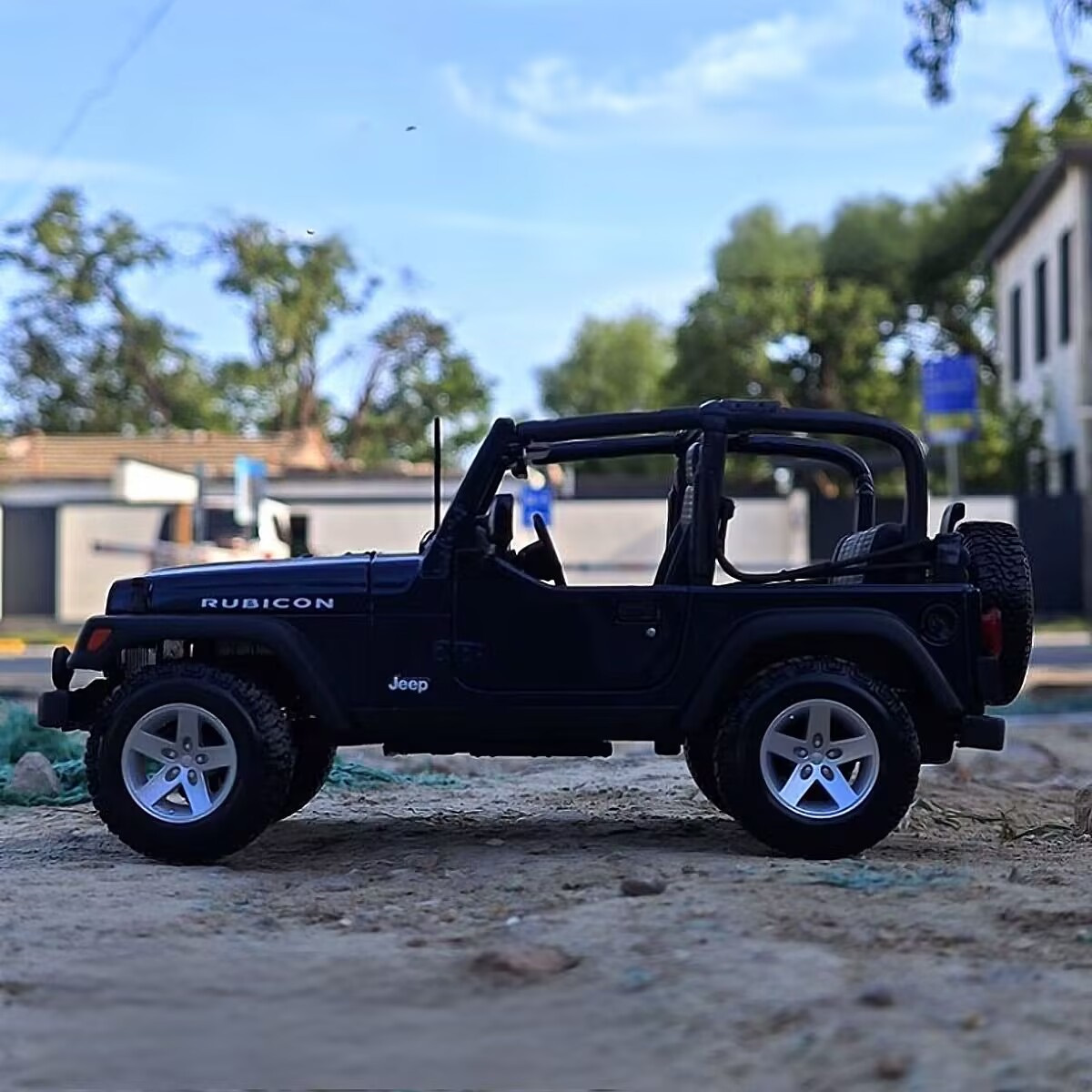 Maisto 1:18 Jeep Wrangler Rubi - đánh giá và giá Kids Toys Jeep